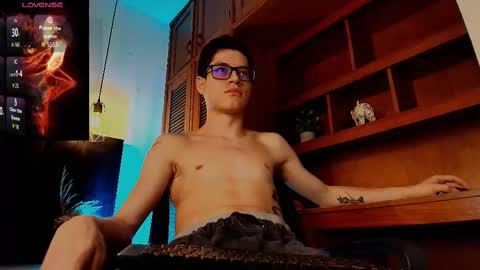  W O L F  online show from October 4, 2025, 11:41 am