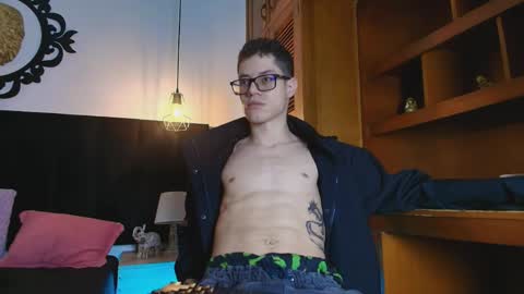  W O L F  online show from April 10, 2026, 11:26 am