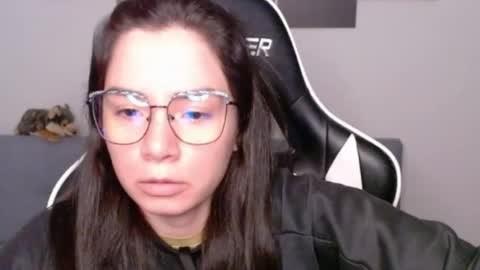 Snapshot of wolfs_daughter chatting on June 14, 2026, 1:25 am Alex online show from June 14, 2026, 1:25 am