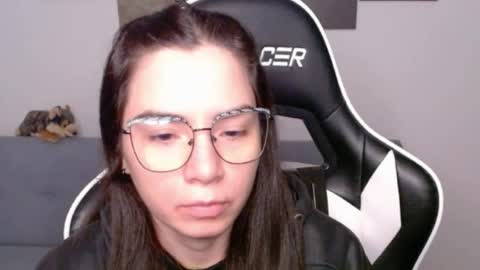 Snapshot of wolfs_daughter chatting on June 16, 2026, 1:52 am Alex online show from June 16, 2026, 1:52 am