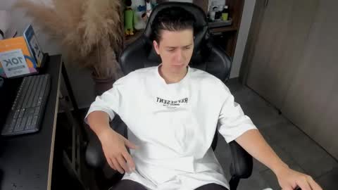 wolker_allan online show from November 3, 2025, 2:40 pm