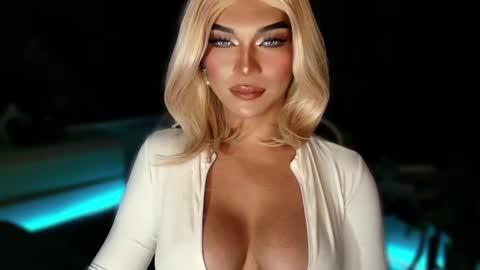 Snapshot of womanofyourdesire_ts chatting on October 12, 2025, 7:46 pm Julia online show from October 12, 2025, 7:46 pm