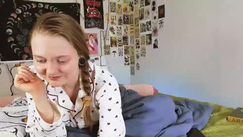 wonderconnie online show from September 28, 2025, 2:22 pm