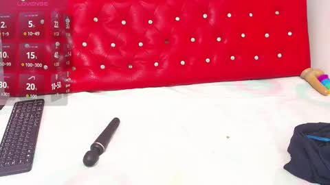   online show from October 3, 2025, 7:11 pm