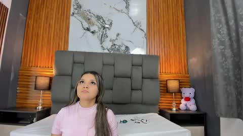 wonderkloe_ online show from April 8, 2026, 2:44 am