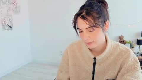 Stia online show from April 13, 2026, 2:55 pm