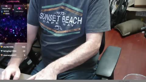 Snapshot of woodworker6473 chatting on December 11, 2024, 2:11 pm woodworker6473 online show from December 11, 2024, 2:11 pm