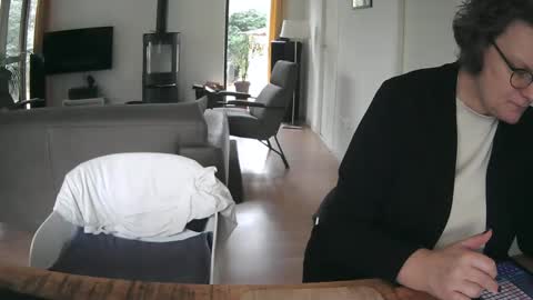 Snapshot of woodwurm chatting on January 8, 2025, 12:26 pm woodwurm and Snoeske online show from January 8, 2025, 12:26 pm