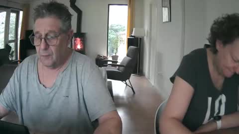 Snapshot of woodwurm chatting on January 16, 2025, 12:42 pm woodwurm and Snoeske online show from January 16, 2025, 12:42 pm