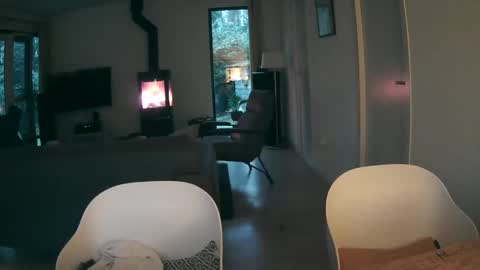 Snapshot of woodwurm chatting on January 20, 2025, 4:01 pm woodwurm and Snoeske online show from January 20, 2025, 4:01 pm