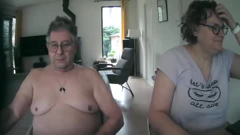 Snapshot of woodwurm chatting on January 25, 2025, 9:57 am woodwurm and Snoeske online show from January 25, 2025, 9:57 am