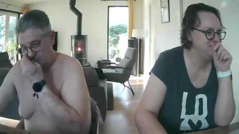 Snapshot of woodwurm chatting on February 2, 2025, 1:52 pm woodwurm and Snoeske online show from February 2, 2025, 1:52 pm