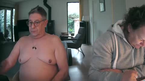Snapshot of woodwurm chatting on February 8, 2025, 8:20 am woodwurm and Snoeske online show from February 8, 2025, 8:20 am