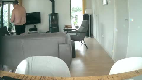 Snapshot of woodwurm chatting on February 8, 2025, 12:17 pm woodwurm and Snoeske online show from February 8, 2025, 12:17 pm