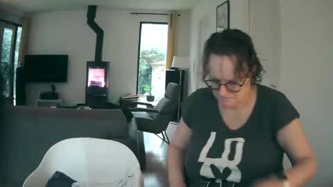 Snapshot of woodwurm chatting on February 10, 2025, 4:04 pm woodwurm and Snoeske online show from February 10, 2025, 4:04 pm