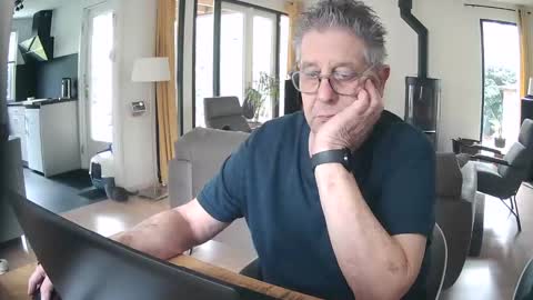 Snapshot of woodwurm chatting on February 12, 2025, 12:22 pm woodwurm and Snoeske online show from February 12, 2025, 12:22 pm