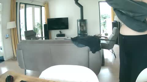 Snapshot of woodwurm chatting on February 19, 2025, 11:49 am woodwurm and Snoeske online show from February 19, 2025, 11:49 am