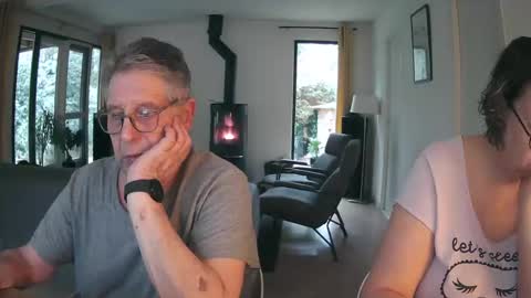 Snapshot of woodwurm chatting on February 26, 2025, 4:45 pm woodwurm and Snoeske online show from February 26, 2025, 4:45 pm