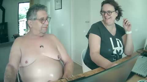 Snapshot of woodwurm chatting on March 6, 2025, 10:52 am woodwurm and Snoeske online show from March 6, 2025, 10:52 am