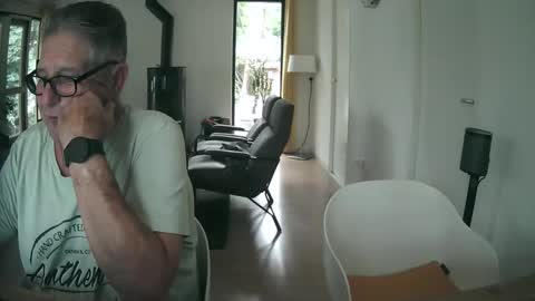 Snapshot of woodwurm chatting on September 16, 2025, 3:46 pm woodwurm and Snoeske online show from September 16, 2025, 3:46 pm
