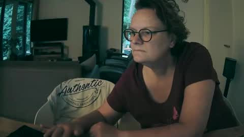 Snapshot of woodwurm chatting on September 27, 2025, 5:56 am woodwurm and Snoeske online show from September 27, 2025, 5:56 am