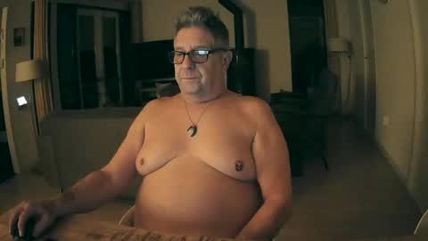 woodwurm and Snoeske online show from November 19, 2025, 5:51 am