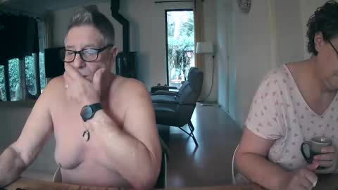 woodwurm and Snoeske online show from December 22, 2025, 8:00 am