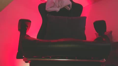 Woondeer online show from September 30, 2025, 6:35 pm