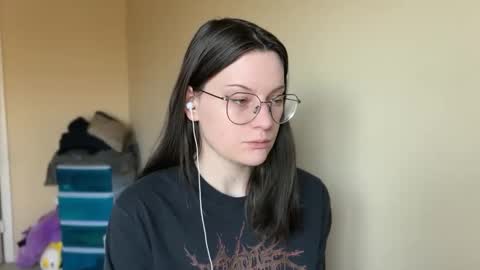 Lucina online show from February 17, 2025, 5:53 pm