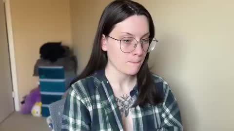 Lucina online show from February 24, 2025, 6:26 pm