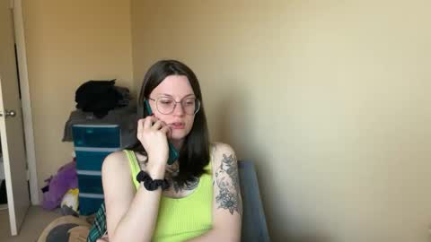 Lucina online show from February 26, 2025, 6:43 pm