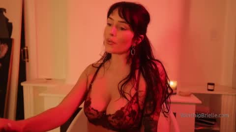 Brielle online show from September 22, 2025, 3:19 am