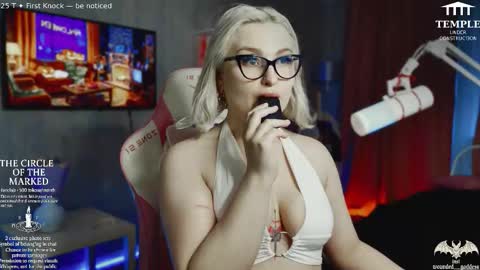 Snapshot of wounded_goddess chatting on October 28, 2025, 5:33 am Goddess Sophy online show from October 28, 2025, 5:33 am