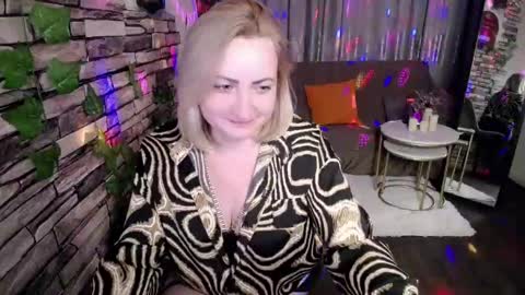 Snapshot of wow_co chatting on December 6, 2024, 10:52 pm wow_co online show from December 6, 2024, 10:52 pm