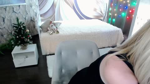 Snapshot of wow_co chatting on December 12, 2024, 11:25 pm wow_co online show from December 12, 2024, 11:25 pm