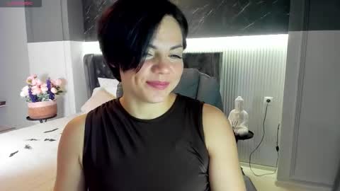 Snapshot of wow_maya chatting on October 31, 2025, 12:33 am Maya online show from October 31, 2025, 12:33 am