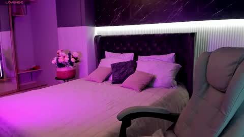 Snapshot of wow_maya chatting on November 5, 2025, 12:43 am Maya online show from November 5, 2025, 12:43 am