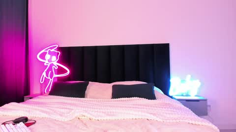 Emi online show from December 5, 2024, 11:18 pm