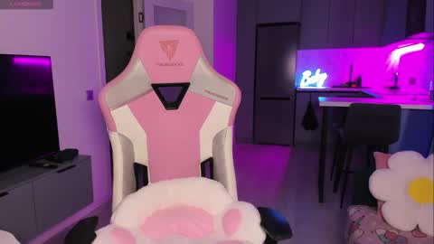 Emi online show from September 13, 2025, 8:08 pm