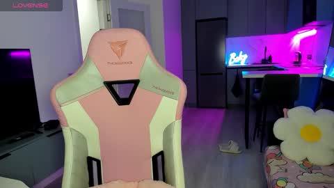 Emi online show from March 9, 2026, 4:05 am