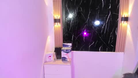 wyatt online show from October 31, 2025, 4:02 am