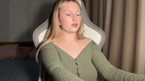 eva online show from November 25, 2025, 5:13 pm