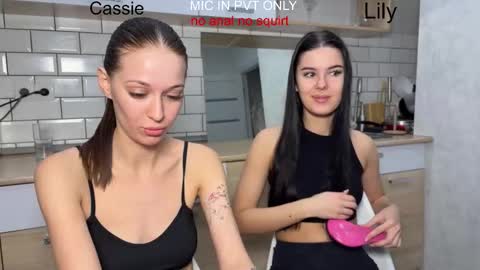 wiwi clap clap cat baby girl online show from January 7, 2026, 4:09 pm