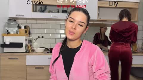 wiwi clap clap cat baby girl online show from January 13, 2026, 6:46 pm