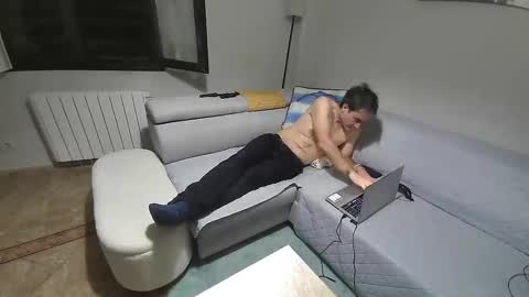 xalegarmax online show from October 3, 2025, 9:23 pm