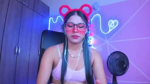 Snapshot of xallysonx_ chatting on February 3, 2025, 11:20 am XALLYSONX online show from February 3, 2025, 11:20 am