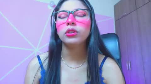 Snapshot of xallysonx_ chatting on April 19, 2026, 11:53 am XALLYSONX online show from April 19, 2026, 11:53 am