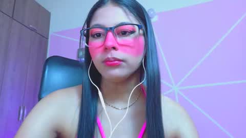 Snapshot of xallysonx_ chatting on April 22, 2026, 11:45 am XALLYSONX online show from April 22, 2026, 11:45 am