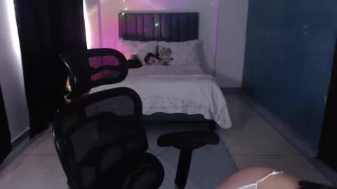 Snapshot of xambar_22x chatting on November 25, 2025, 10:21 pm xambar_22x online show from November 25, 2025, 10:21 pm