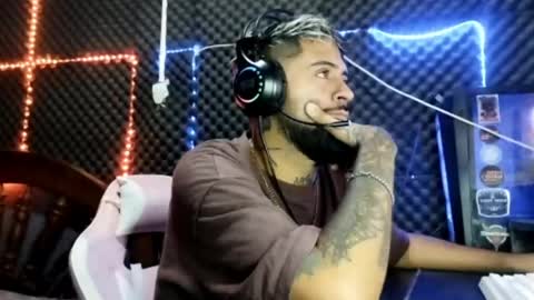 xandres2016 online show from April 10, 2026, 3:23 am